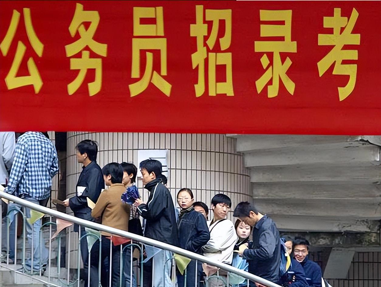 父亲坐牢儿子能考公务员吗（父母犯罪影响子女考公吗）