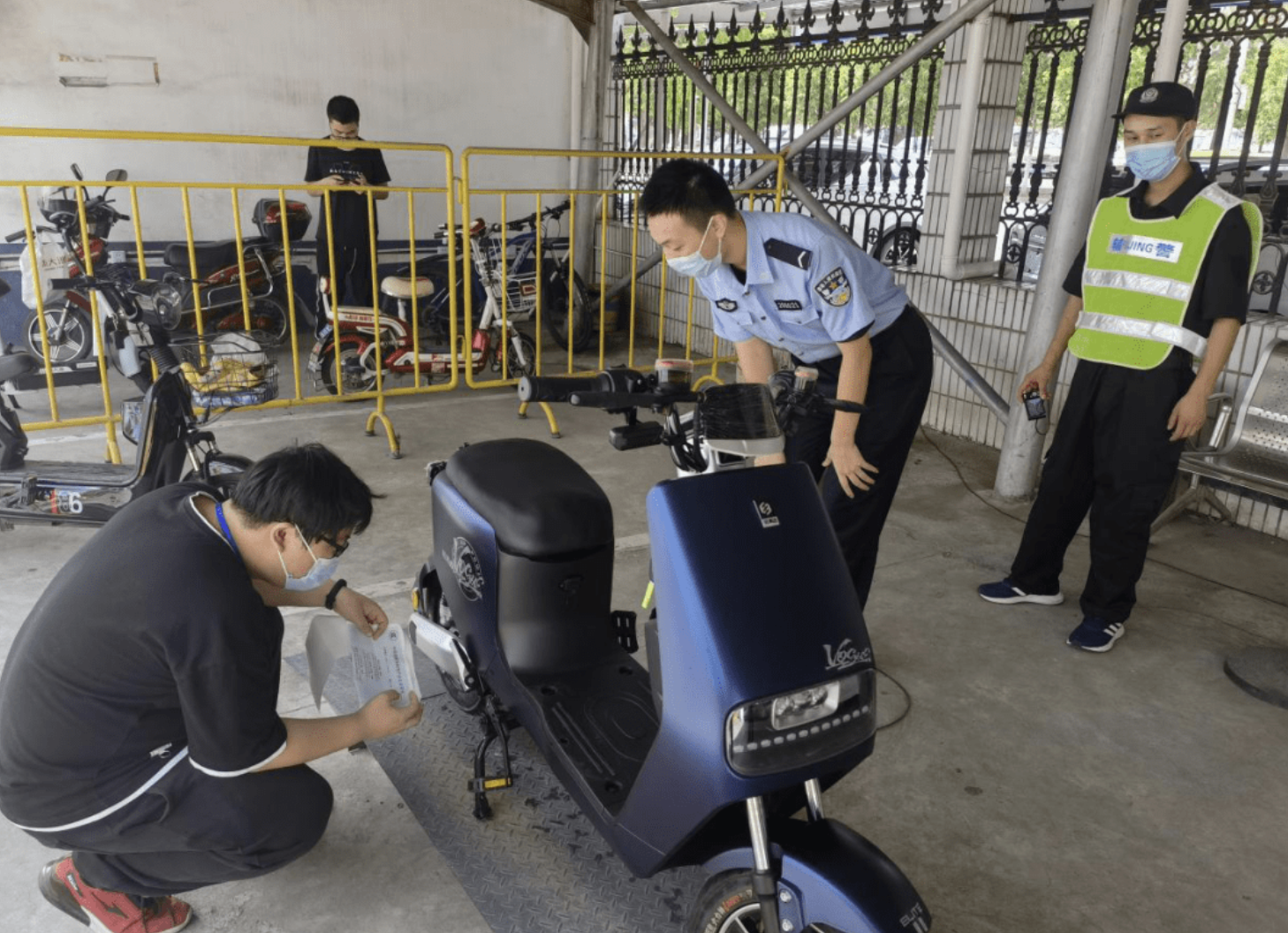 电摩上牌照需要什么条件（电动摩托车上牌流程是什么样的）