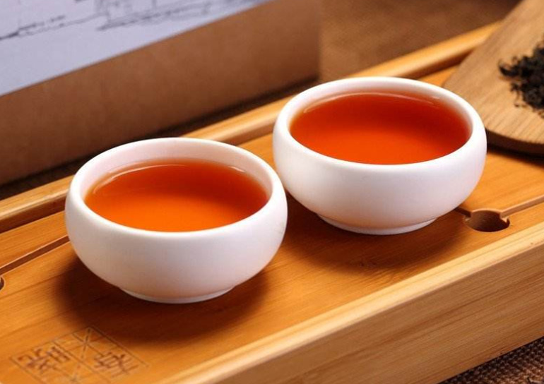 红茶是发酵茶吗（我们买茶时挑红茶还是绿茶喝更好）