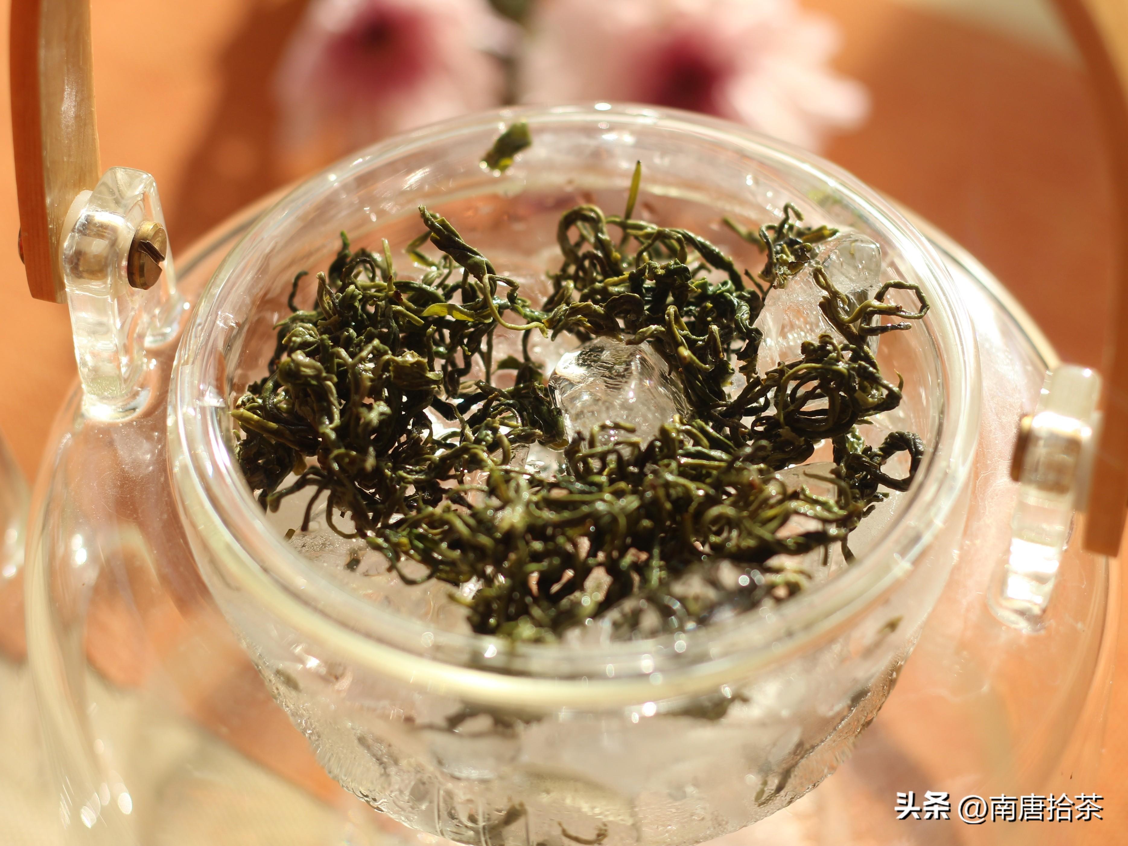 红茶夏天能喝吗（夏天是喝红茶好还是喝绿茶好点呢）