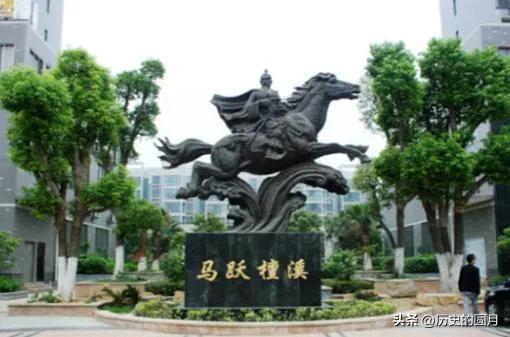 三国卧龙凤雏是谁的军师（卧龙和凤雏都是谁的弟子）