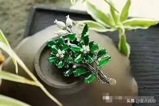 佩戴胸针忌讳有哪些（男士和女士胸针的正确佩戴方法）