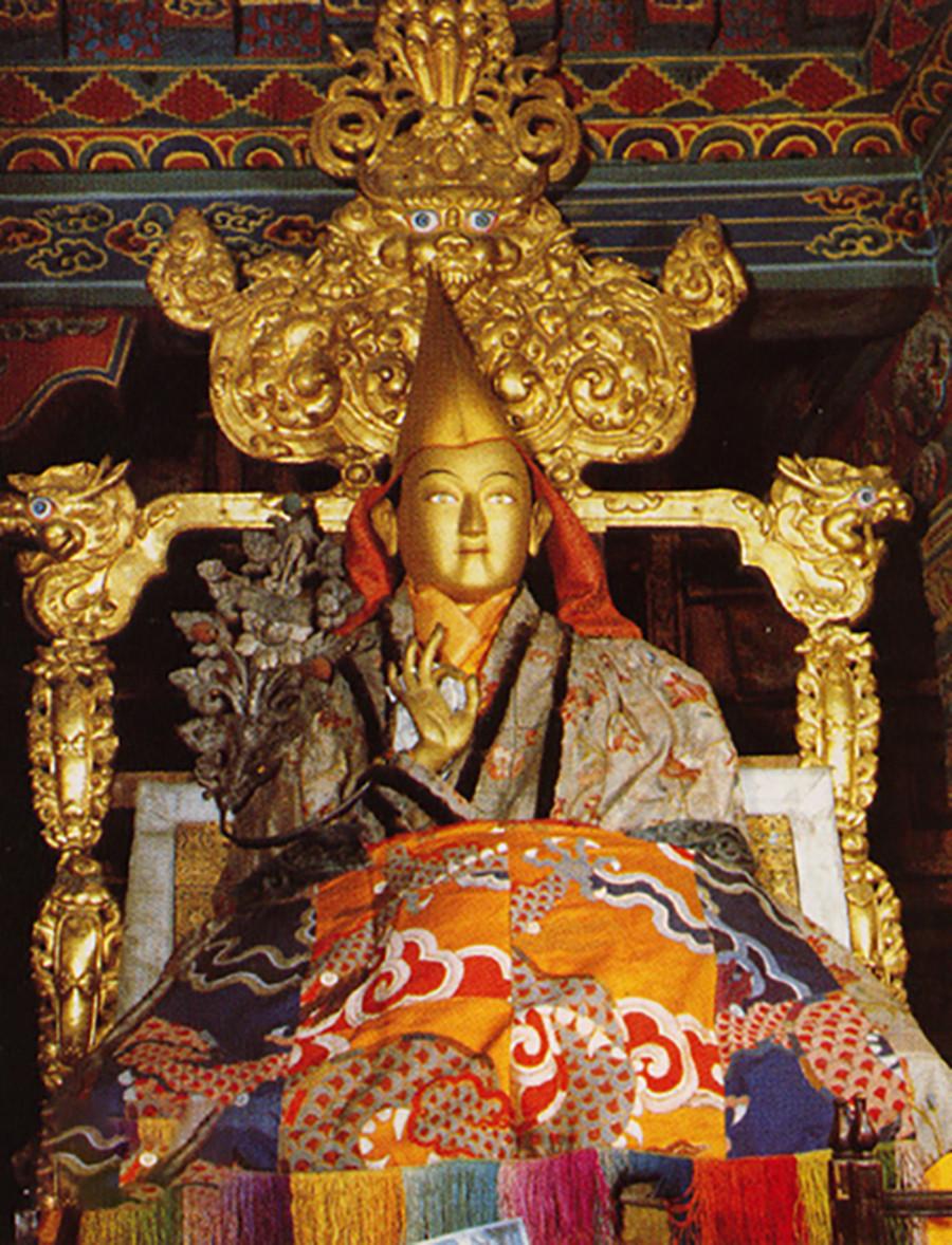 仓央嘉措生平简介（简述一代情僧仓央嘉措的坎坷人生）