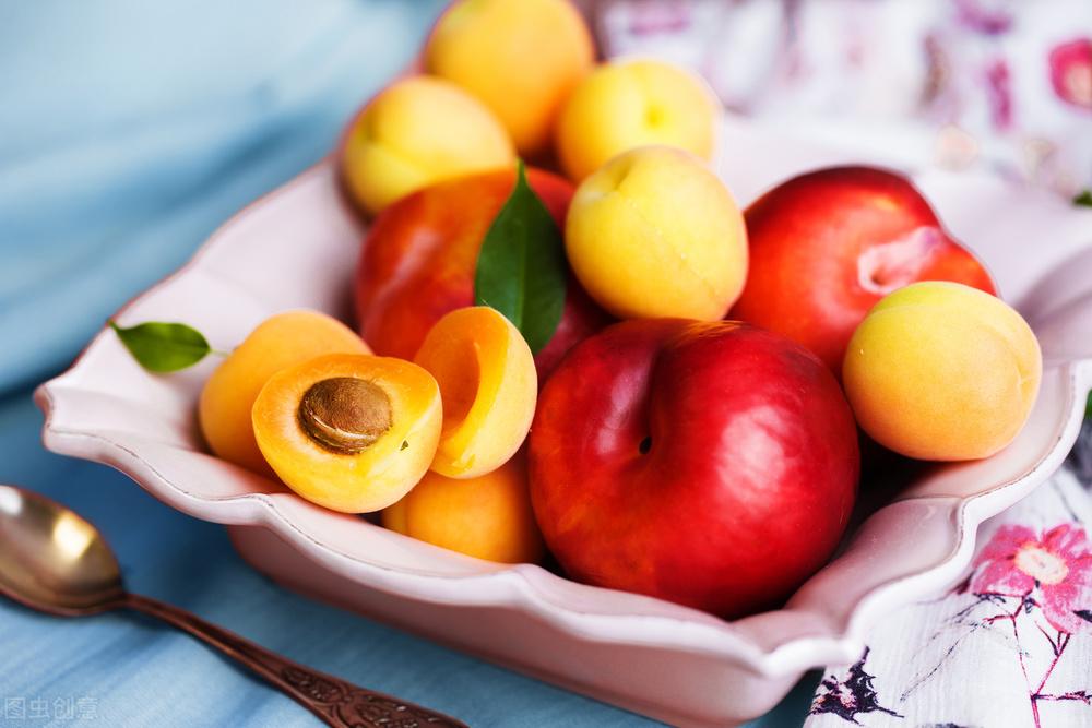 杏和桃子能不能一起吃（杏子和桃子的区别都有哪些）