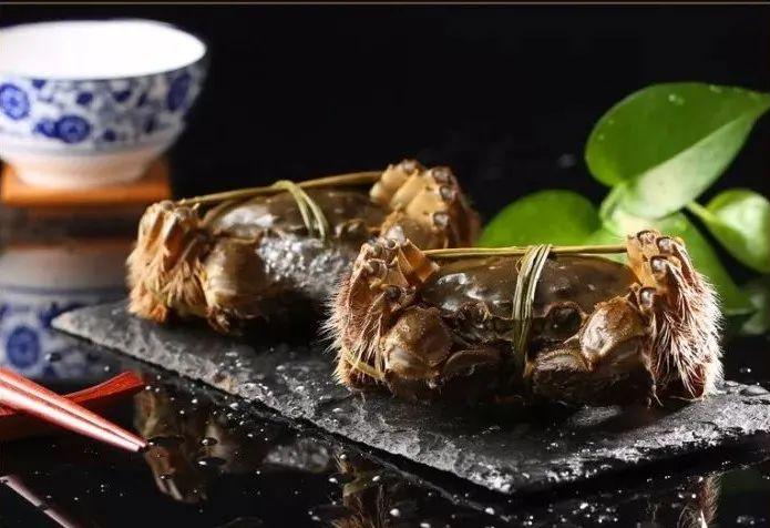 螃蟹爱吃什么东西（养殖的过程中应该给螃蟹喂什么吃）
