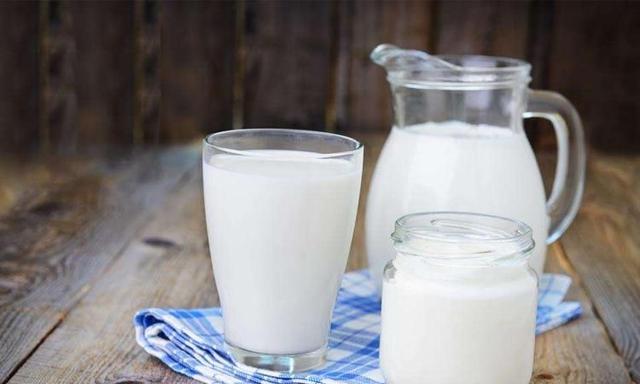 有机牛奶与普通牛奶的比较（对比有机牛奶与普通牛奶的特点）