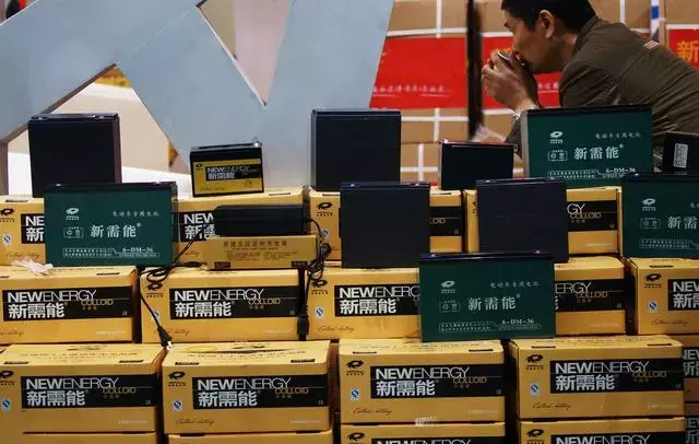 电动车电池寿命一般多长时间（电动车什么时候换新电池）