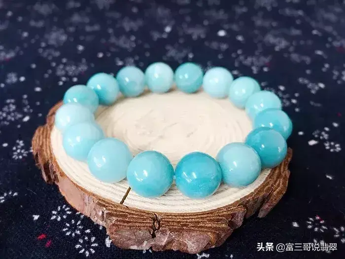 贵州翠玉是什么玉（贵州翠玉和翡翠是同一种东西吗）
